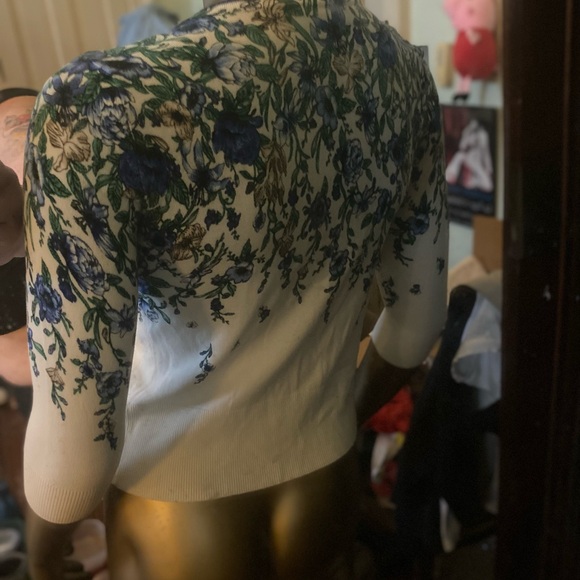 White House Black Market Cream Cardigan with Blue Floral Print - Picture 5 of 5